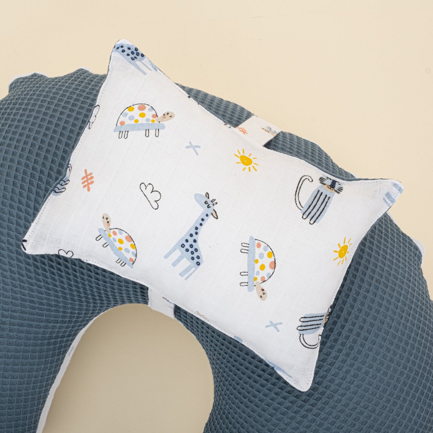 Double Sided Breastfeeding Pillow - Koyu Mavi Petek - Mavi Canlılar