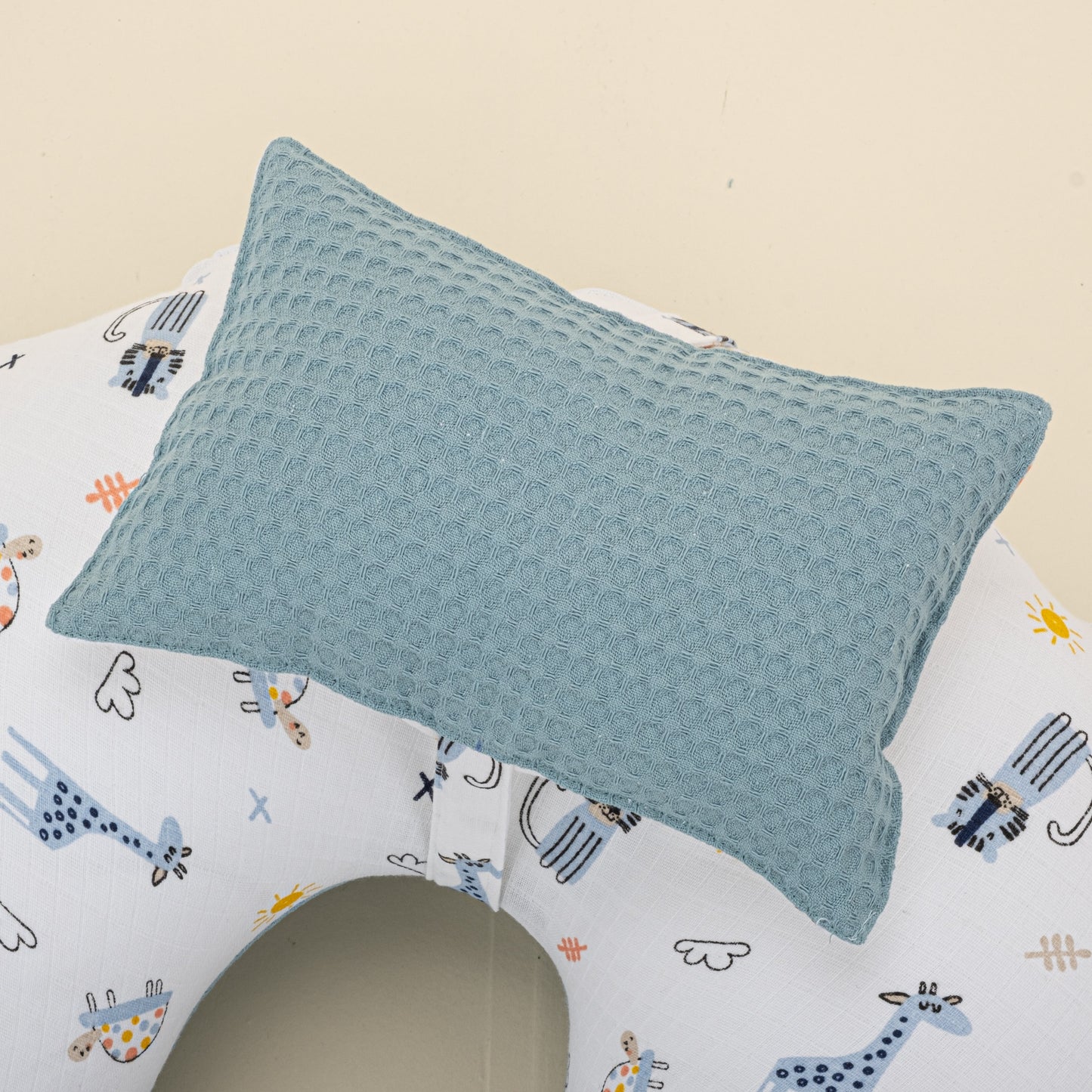 Double Sided Breastfeeding Pillow - Petrol Mavisi Petek - Mavi Canlılar