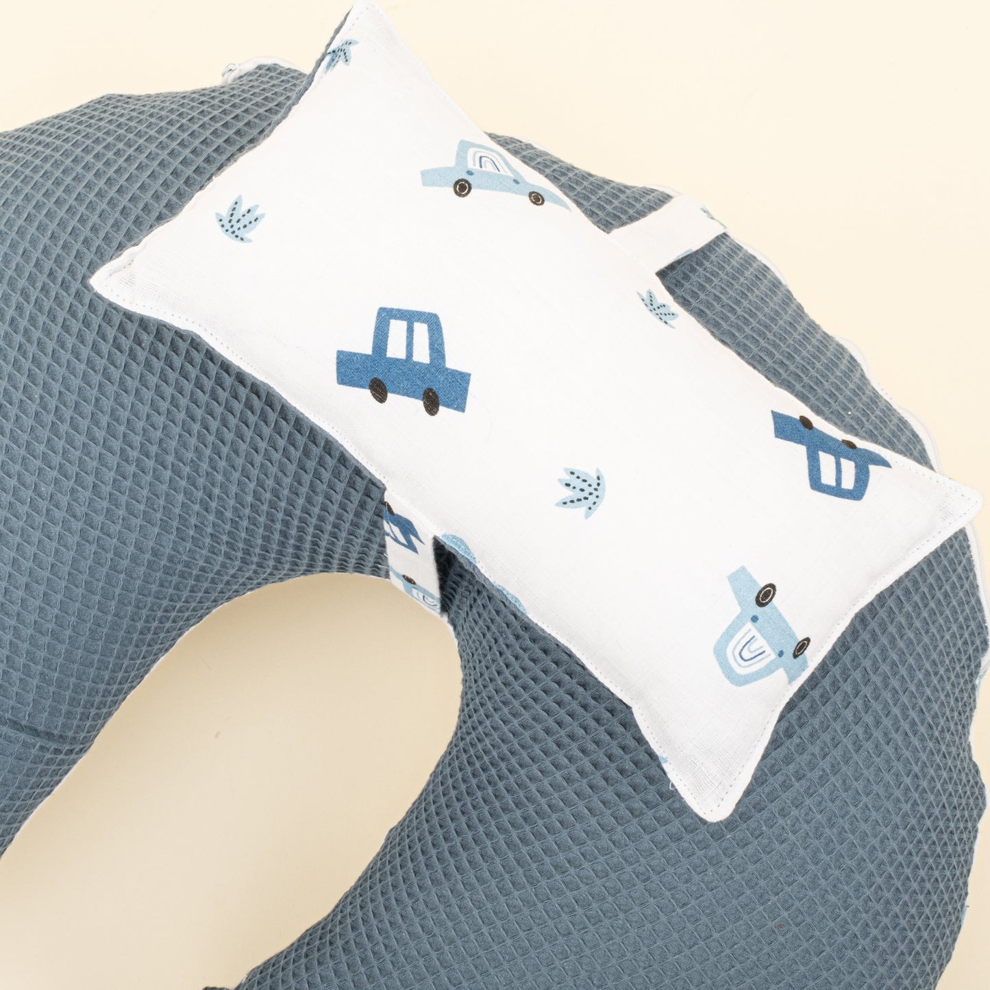 Double Sided Breastfeeding Pillow - Koyu Mavi Petek - Mavi Arabalar