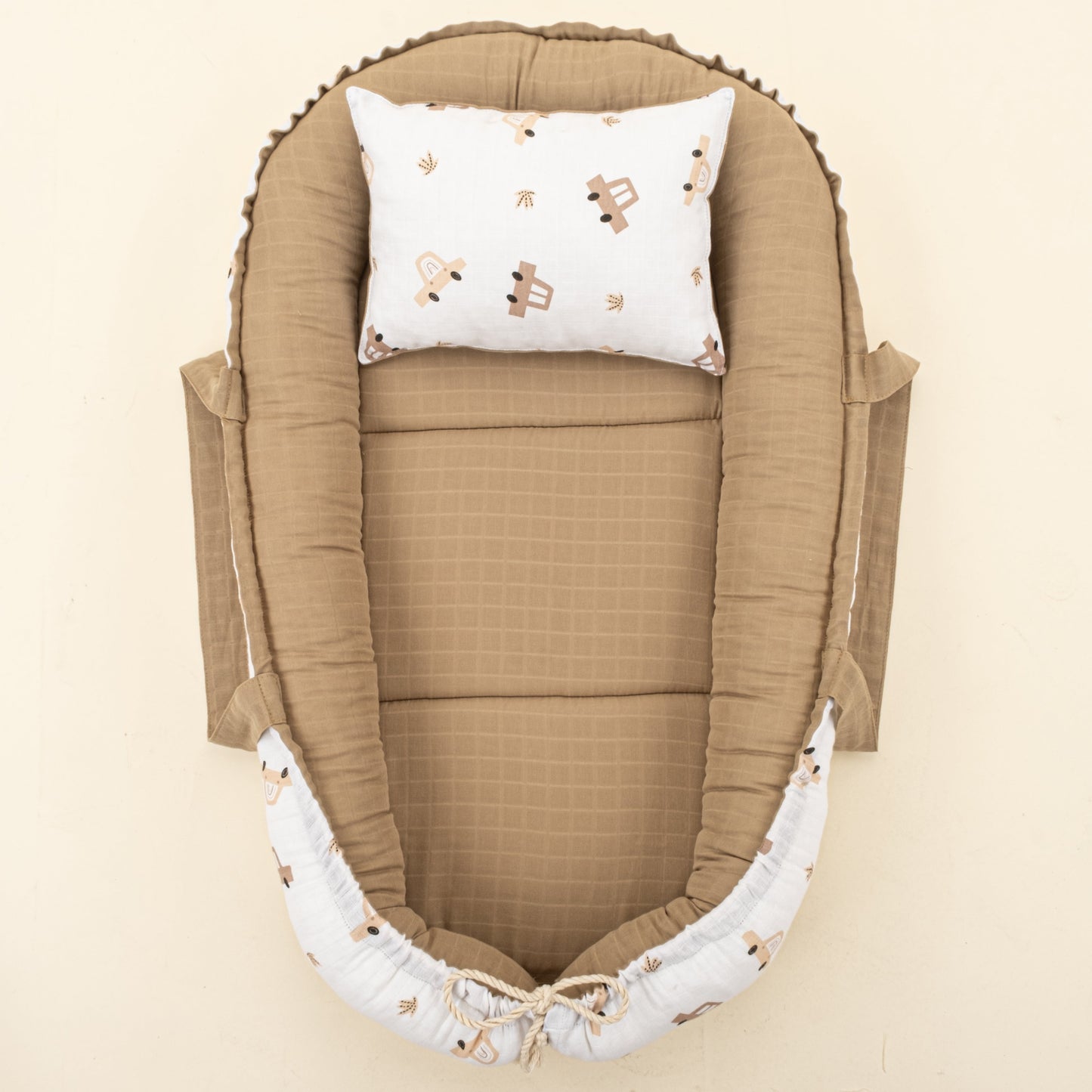 Babynest and Pillow - Çift Taraflı - Toprak Muslin - Kahverengi Arabalar