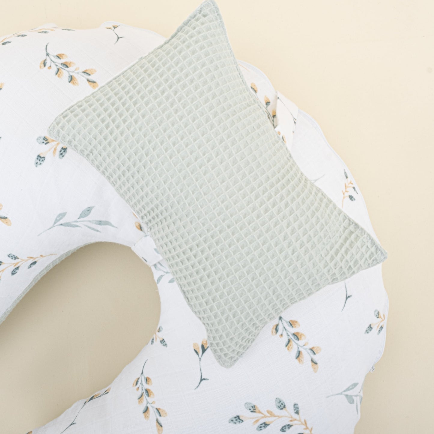 Double Sided Breastfeeding Pillow - Açık Yeşil Petek - Yapraklar