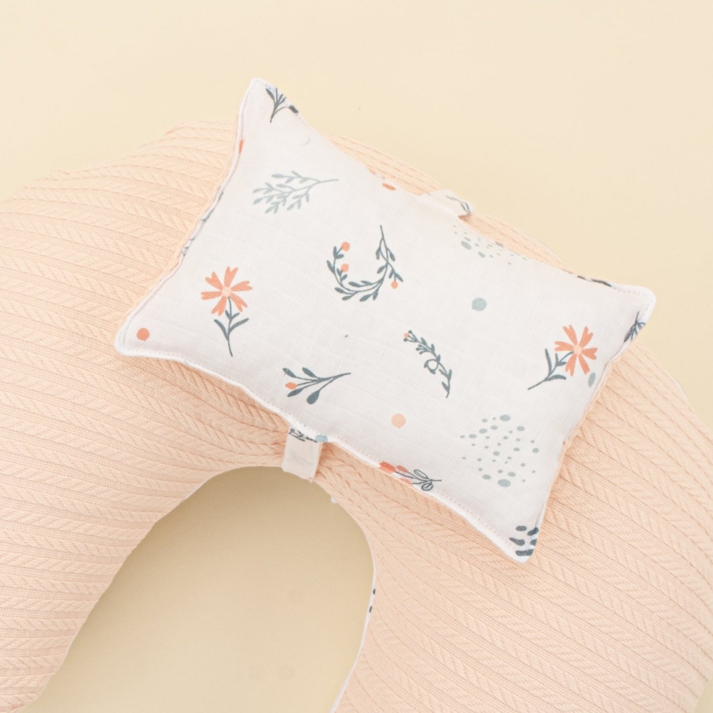 Double Sided Breastfeeding Pillow - Somon Örgü - Yeşil Çiçekler