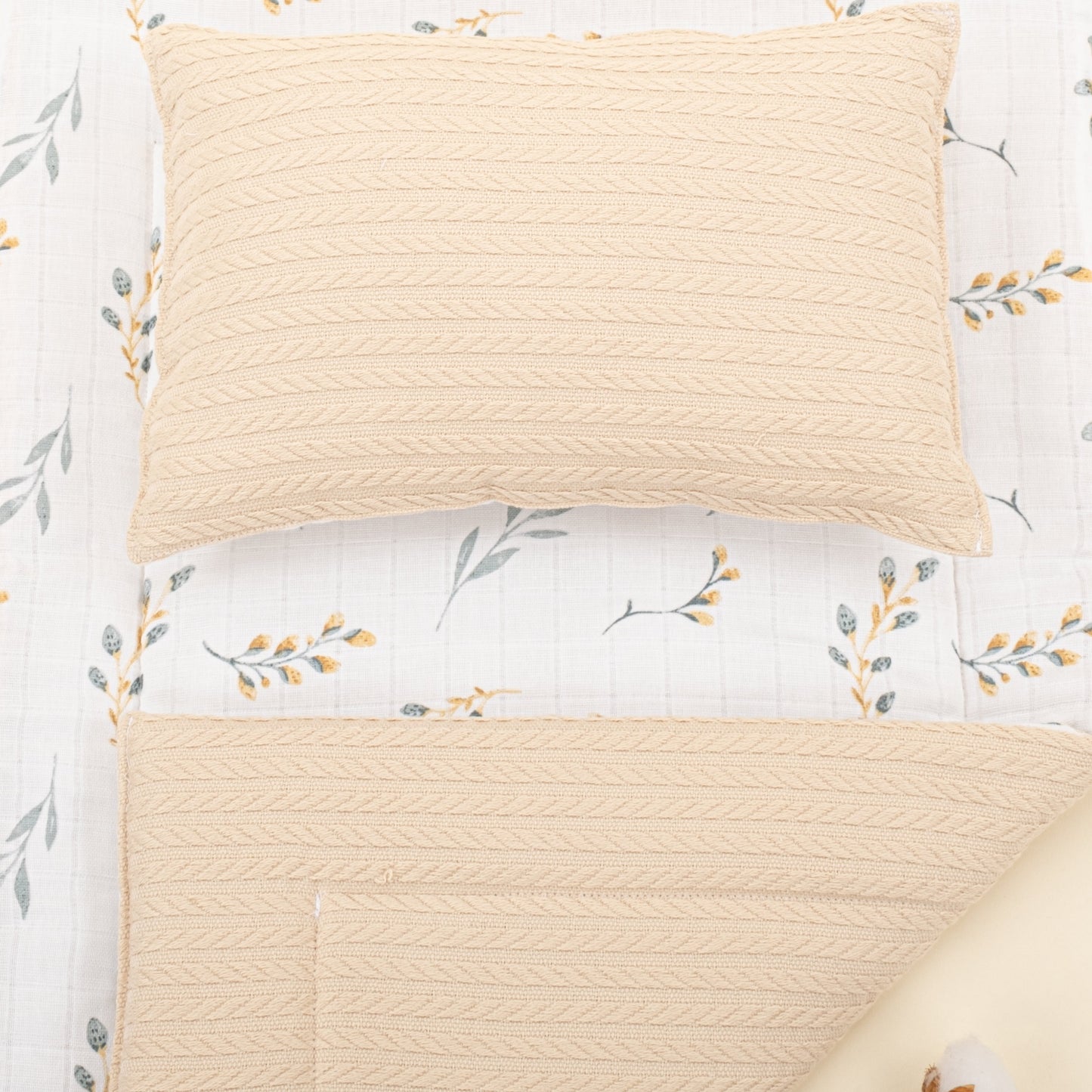 Double Sided Changing Pad and Pillow - Sütlü Kahve Örgü - Yapraklar