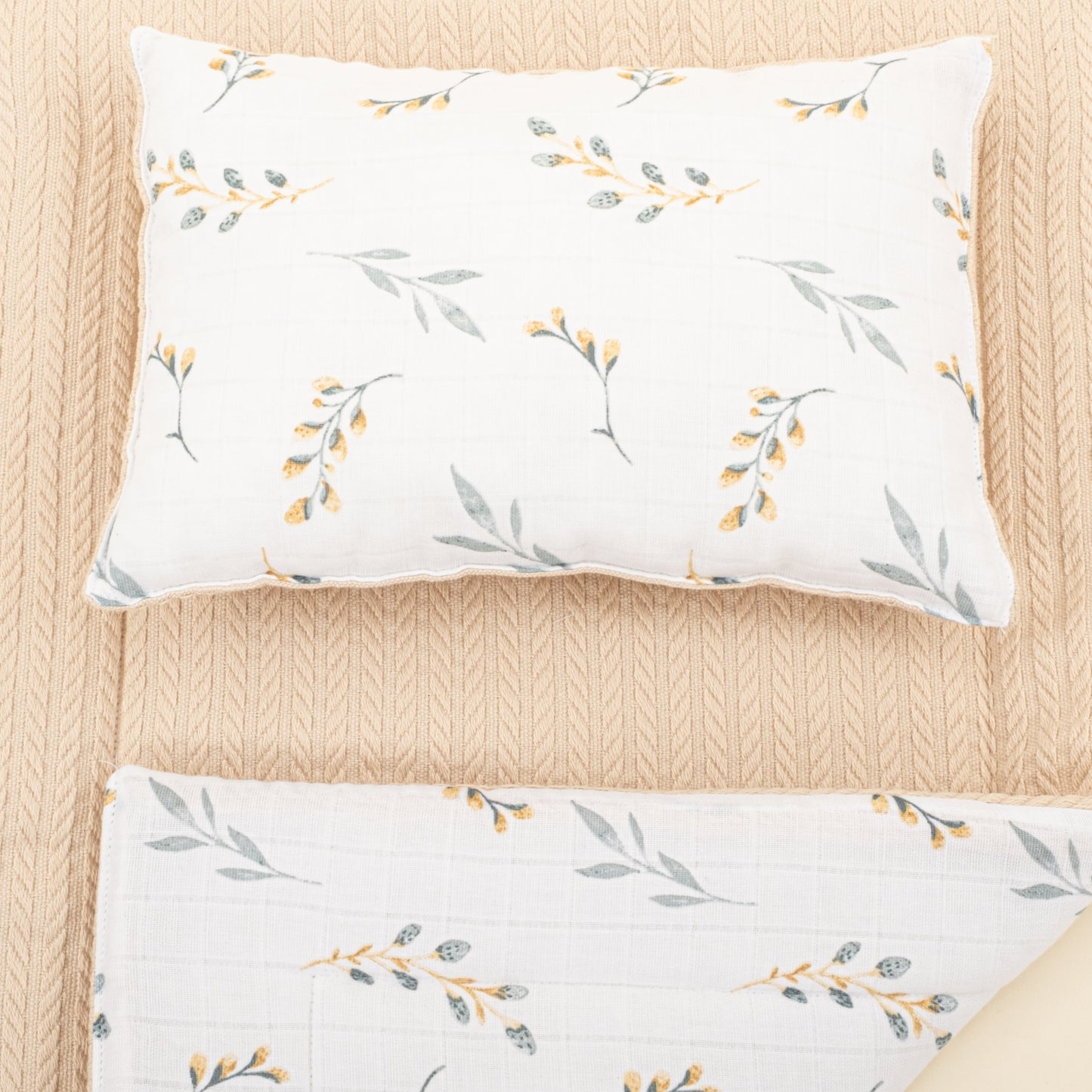 Double Sided Changing Pad and Pillow - Sütlü Kahve Örgü - Yapraklar